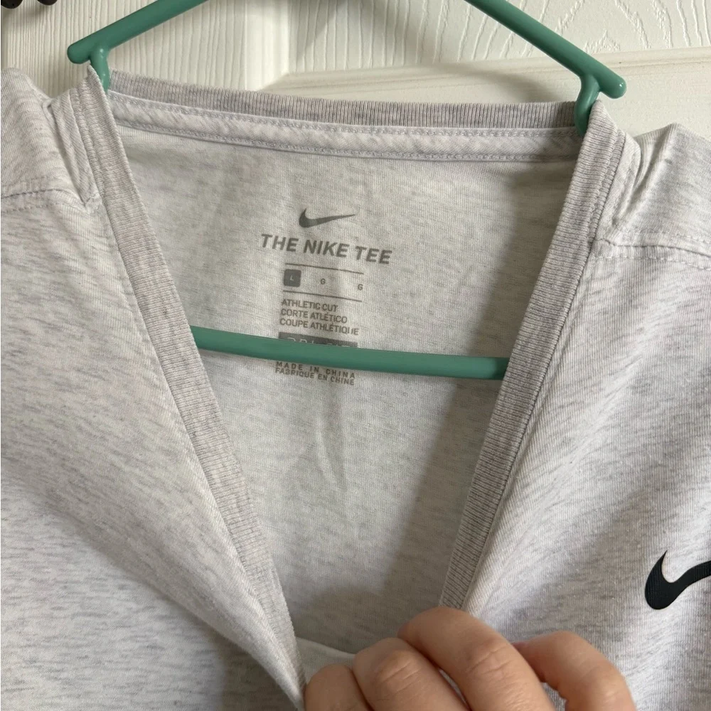Nike Men's Light Gray Short Sleeve Tee - Picture 3 of 4